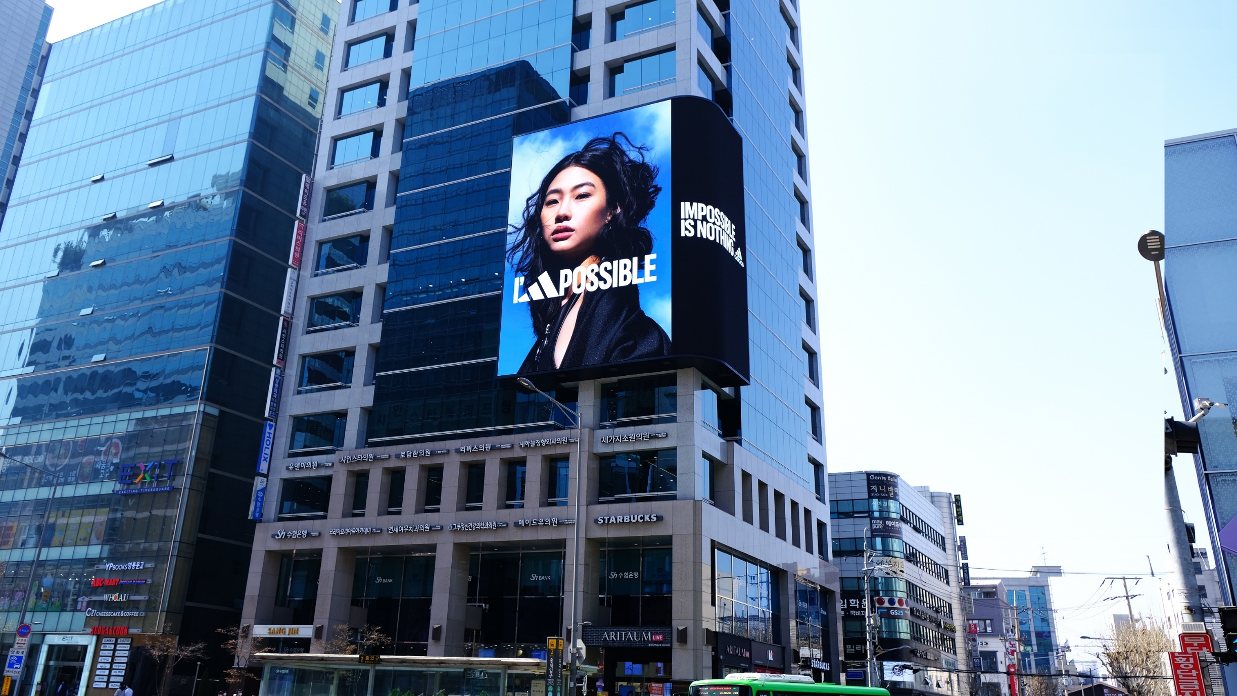 홍대입구_옥외전광판(상진빌딩)